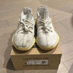 Yeezy boost 350 V2 in white size 7.5 men’s/ 40 women’s